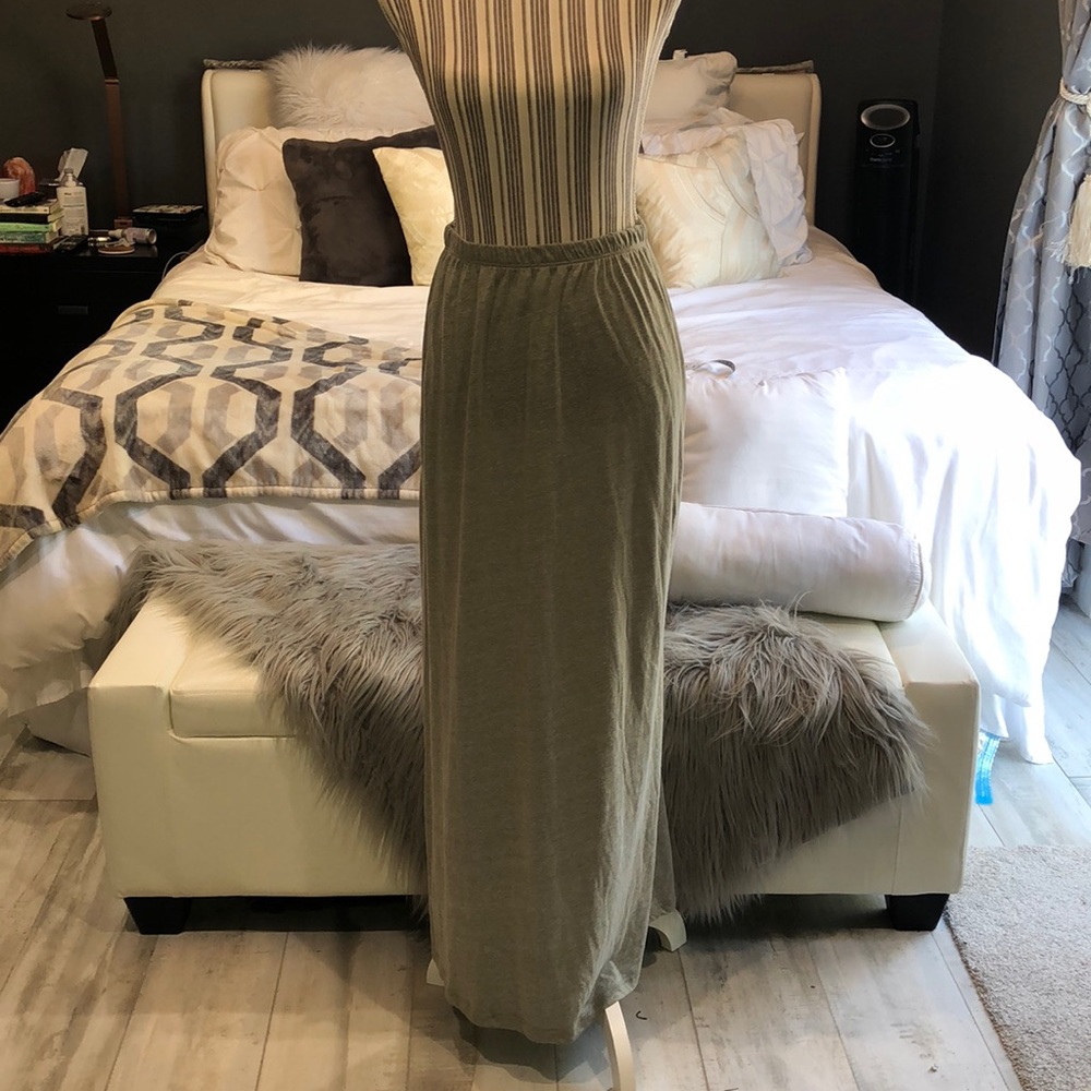 NWT Happening in the Present skirt